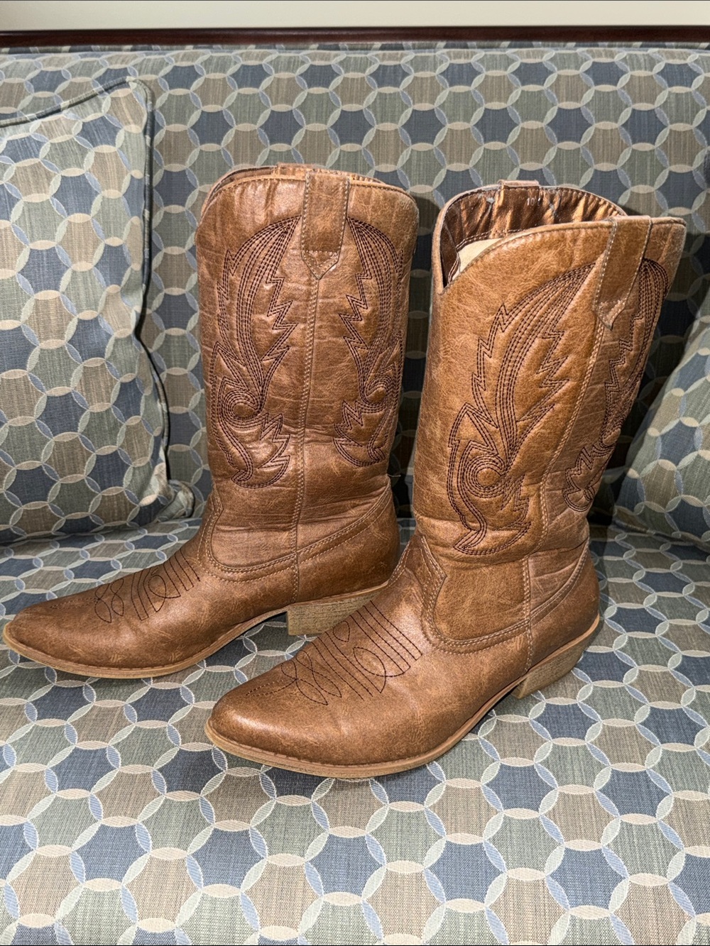 Women’s 10M Tan Embroidered Western Cowgirl Boots - Picture 4 of 10